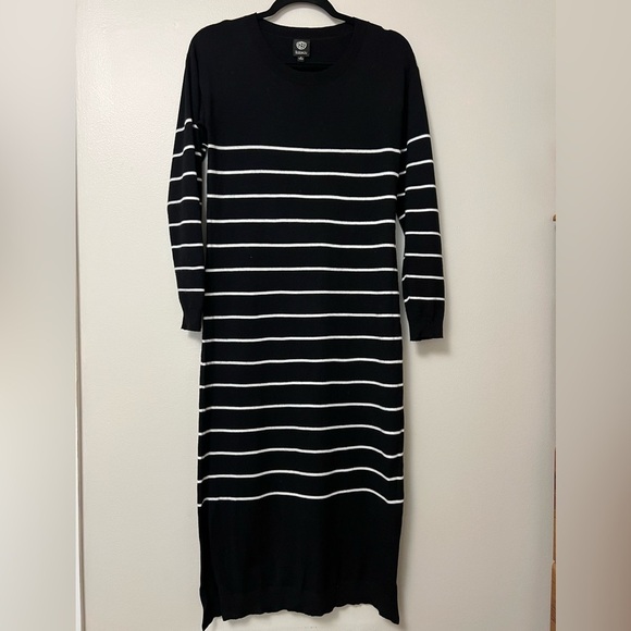 Black and White minimalist Long Sleeve Crew Neck maxi Sweater Dress - Picture 1 of 9